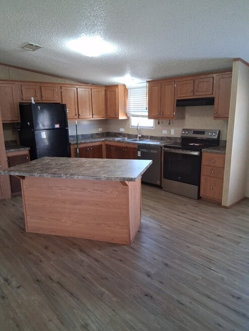 Building Photo - 4 bed 2 bath Rental Home