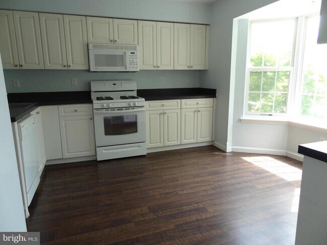 Building Photo - 2492 Wentworth Dr
