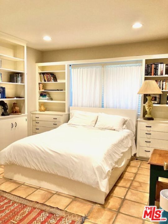 Building Photo - 1939 Westridge Terrace