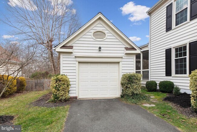 Building Photo - 6603 Forsythia St