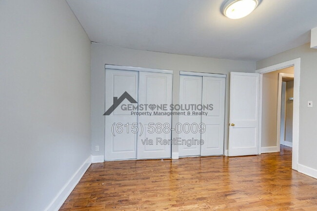 Building Photo - 715 Park Cir