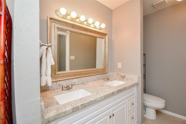 Building Photo - 9400 Doliver Dr