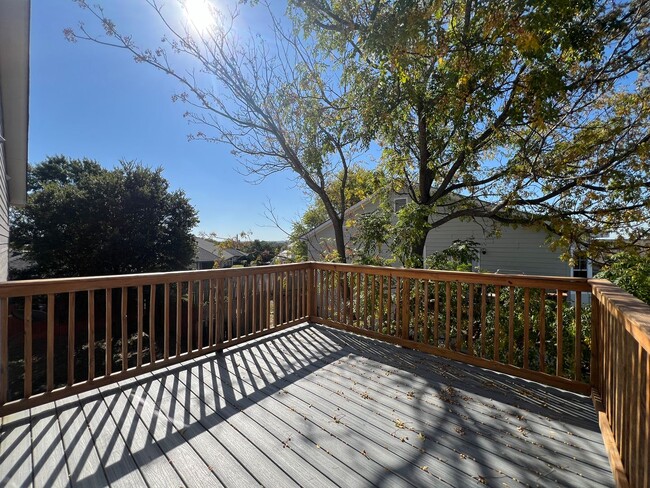 Building Photo - Large Deck off Living Room / Fridge Includ...