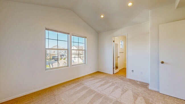 Building Photo - Charming 3 Bedroom 2.5 Bath with Bonus Room and Private Yard!