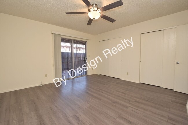 Building Photo - Pantano Parkway Townhome - Steps from The Loop