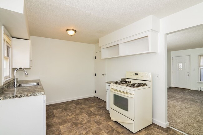 Building Photo - 314 Knox Ave N