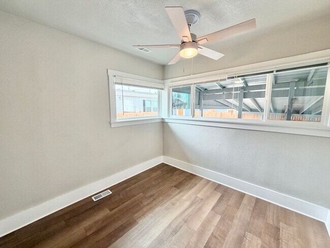 Building Photo - Updated 4BR with Fireplace, Deck & Private Backyard