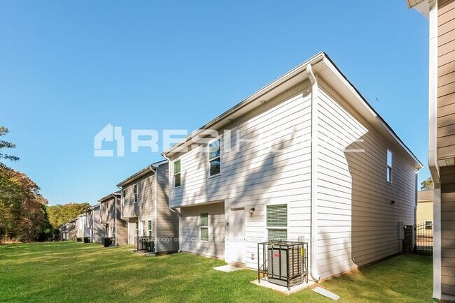 Building Photo - 145 Wellbrook Ct NE