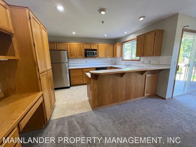 Building Photo - 3 br, 2.5 bath House - 2438 SOUTHSLOPE WAY