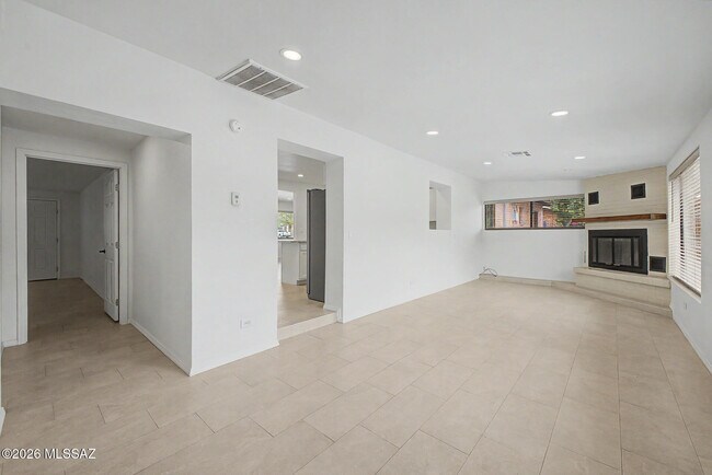 Building Photo - 5120 E Alberta Dr