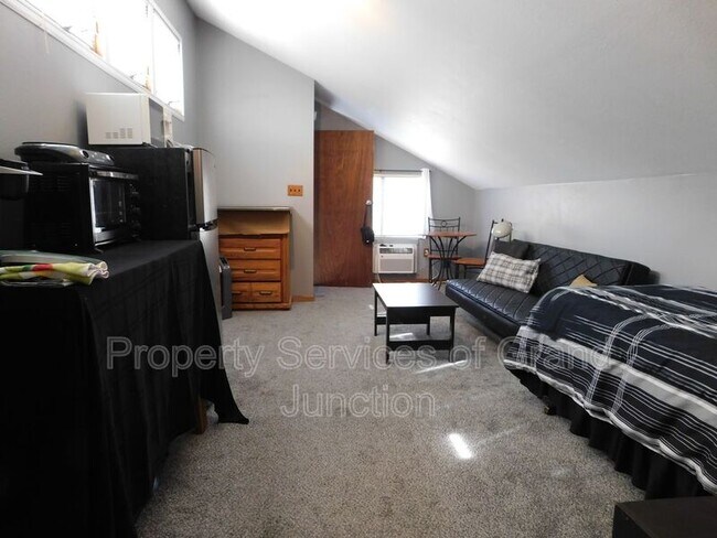 Building Photo - 1911 Wingate Dr