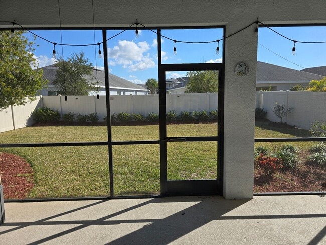 Building Photo - Resort-Style Living in Rapidly-Growing Manatee County