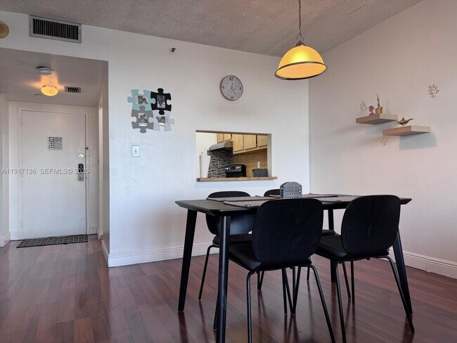 Building Photo - 1470 NE 123rd St