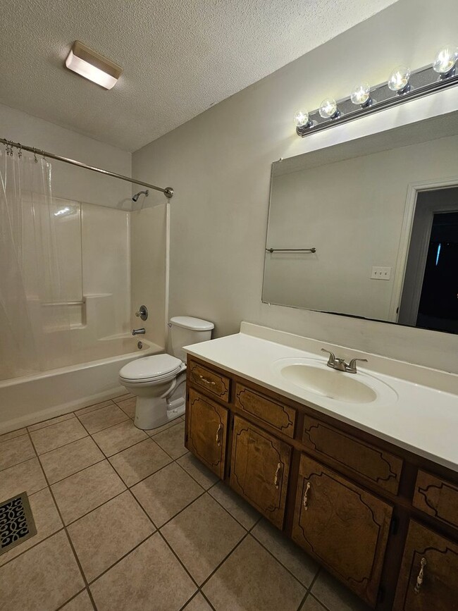 Building Photo - 3 Bedroom Jacksonville Home for Rent