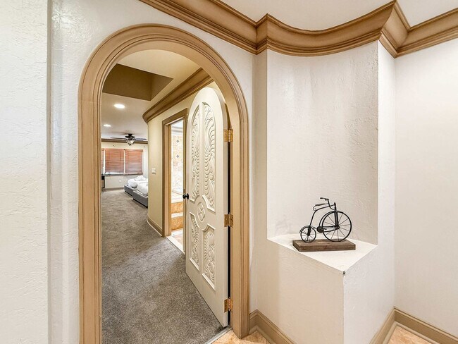 Building Photo - 602 S Front St