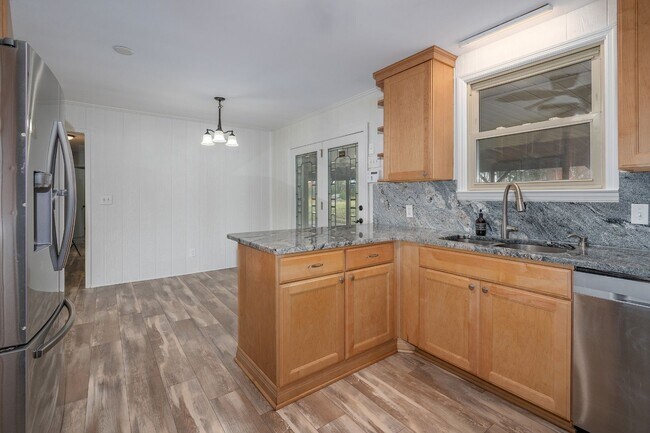 Building Photo - Updated All Brick One-Level