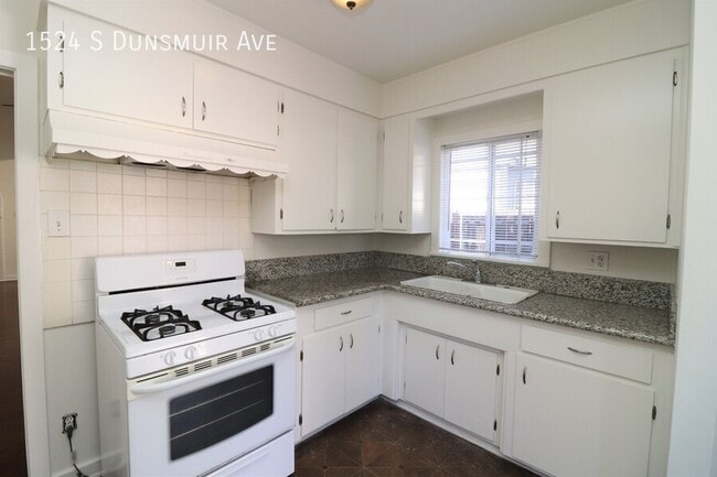 Building Photo - 1524 S Dunsmuir Ave