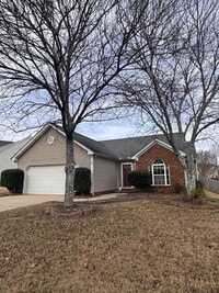 Building Photo - Spacious 3BR Home with Large Fenced Yard – Prime Simpsonville Location!