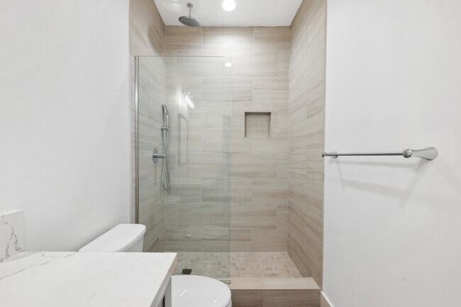 Building Photo - 22 Maiaku St