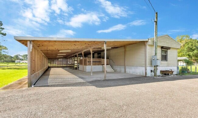 Building Photo - 1053 Pointe Claire Dr