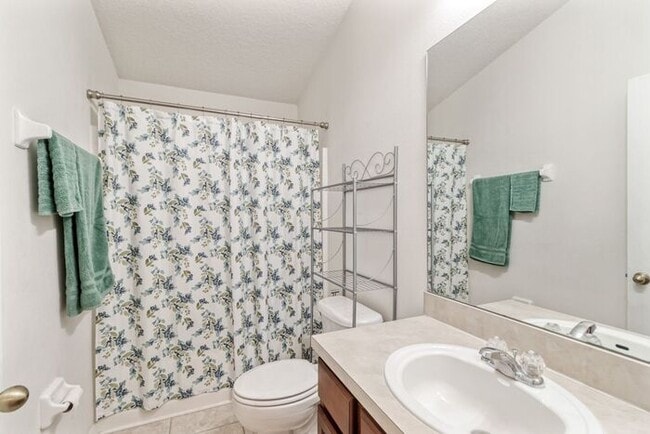 Building Photo - Charming 2 Bedroom/2 Bathroom Wesley Chape...