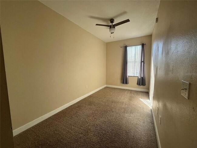 Building Photo - 2013 Grand Oak Dr