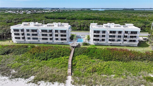 Building Photo - 4810 N Hwy A1A