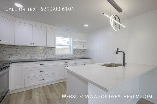 Building Photo - 1707 17th Ave N