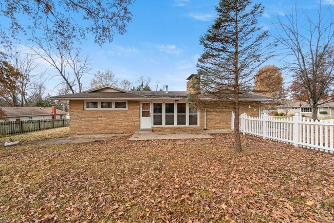 Building Photo - House Close To Campus!