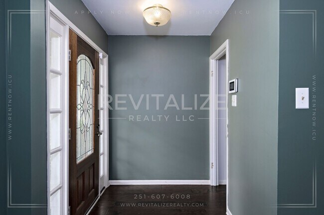 Building Photo - 3/2 Brick Home with Sunroom, Deck, and Car...