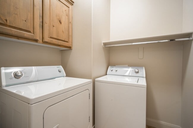 Building Photo - Spacious 2 Bedroom Hurricane Townhome Near...
