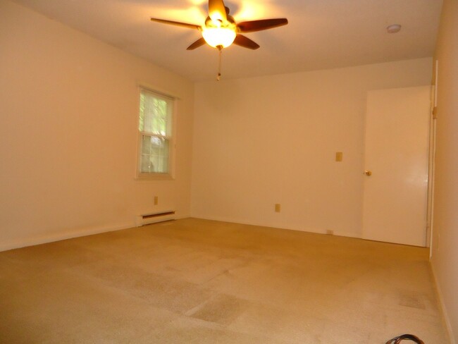 Building Photo - 309 Holtz Ln