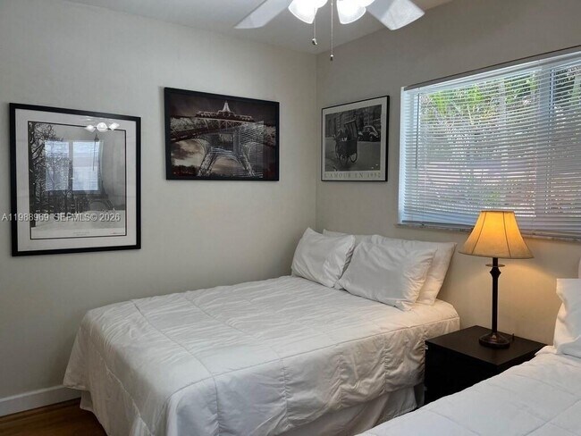 Building Photo - 113 SW 2nd St