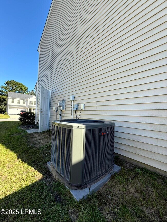 Building Photo - 1069 S Innovation Dr