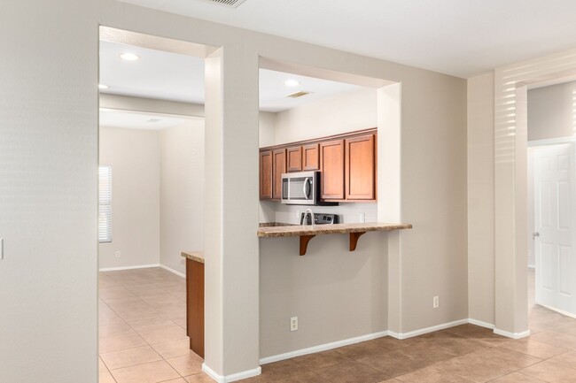 Building Photo - Check out this 3 bed/2 bath LARGE CORNER LOT!