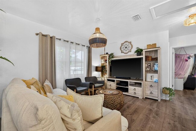 Building Photo - 1760 75th Ave N