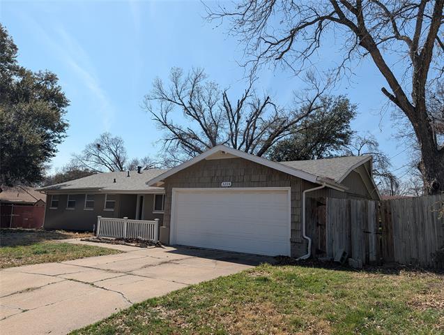 Building Photo - 3204 Phoenix Dr