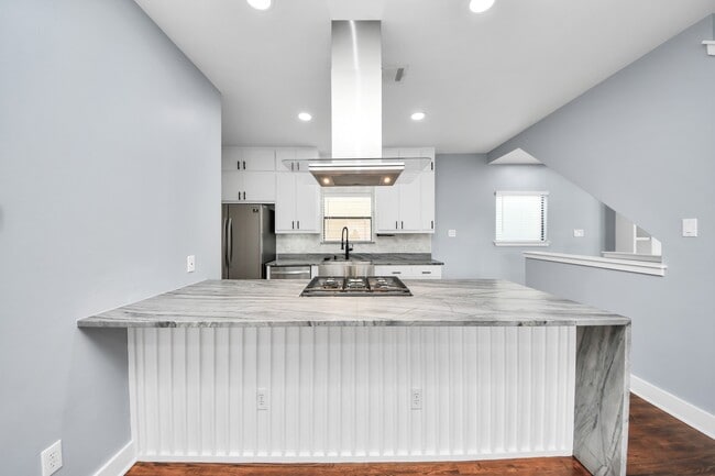 Building Photo - 5710 Cornish St