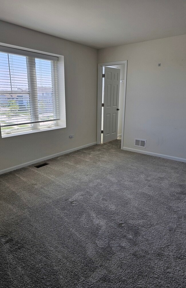 Building Photo - 858 Finley Dr