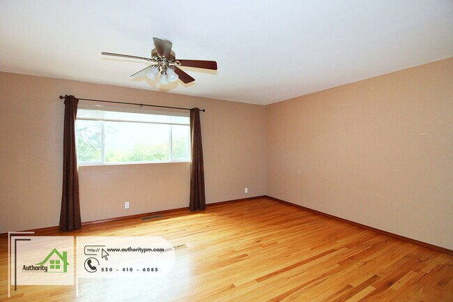 Building Photo - 3345 Golden Heights Dr