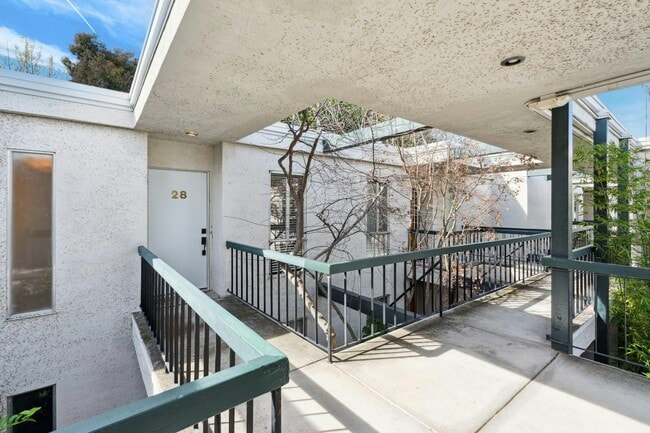 Building Photo - 1411 Creekside Dr