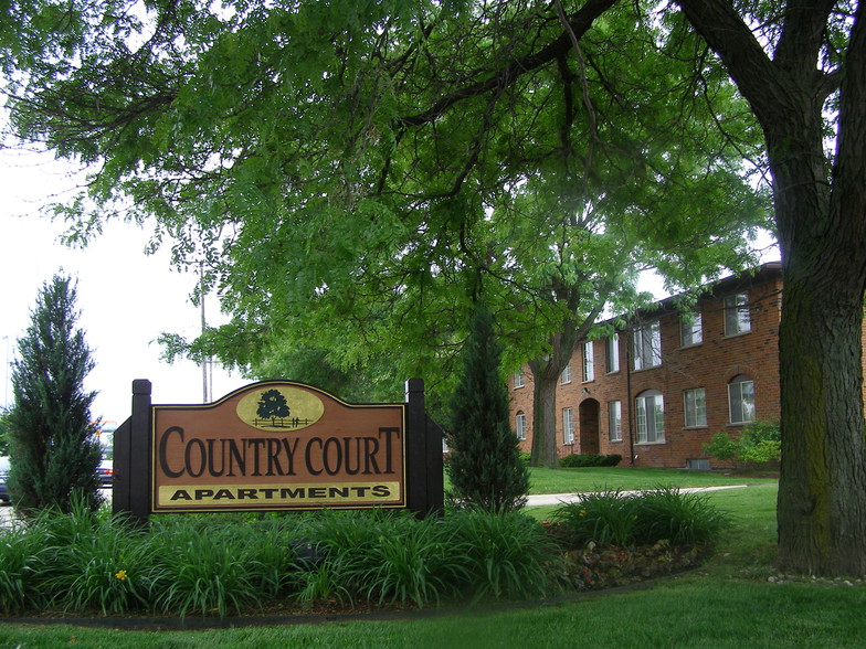 Primary Photo - Country Court