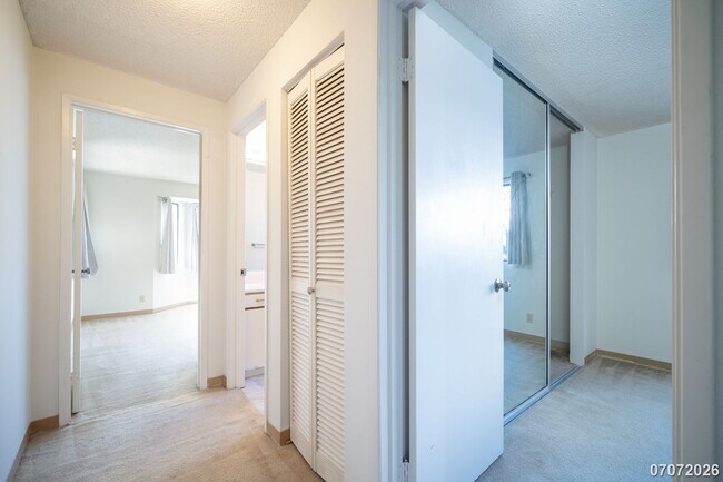 Building Photo - Spacious 3 Bed 2Bath SFM Pets Negotiable- WEST LOCH ESTATES - $3950/month