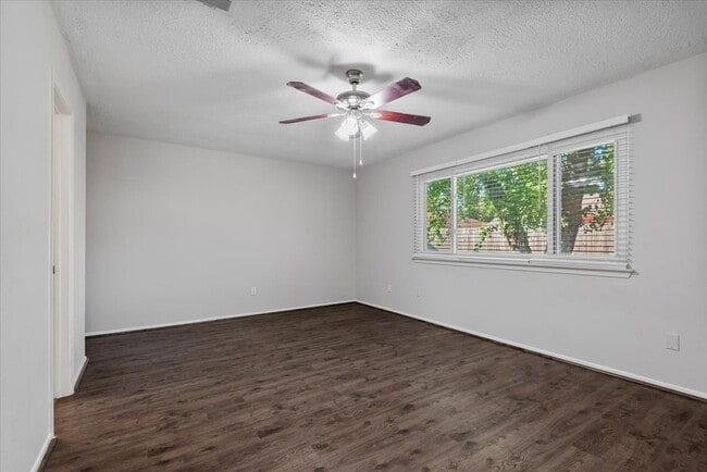 Building Photo - 20038 Crazy Horse Cir