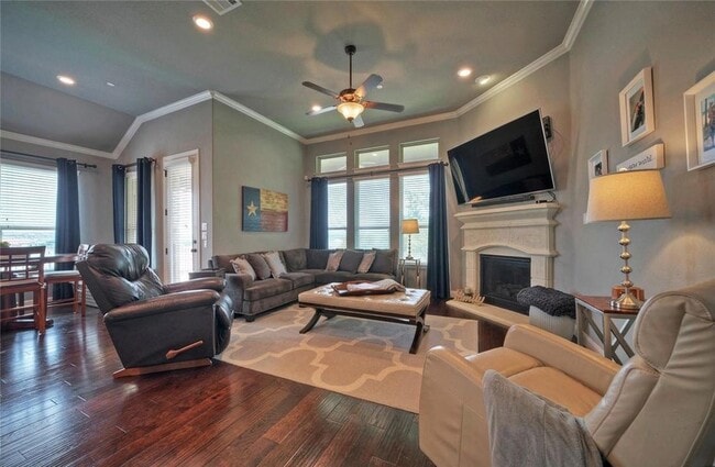 Building Photo - 101 Maxwell Way