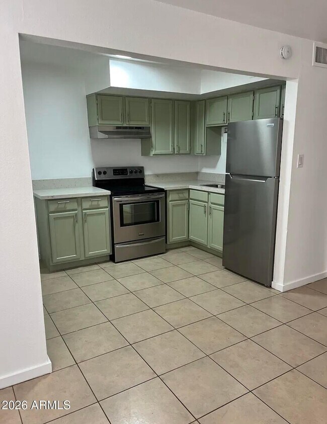 Building Photo - 604 S Bellview