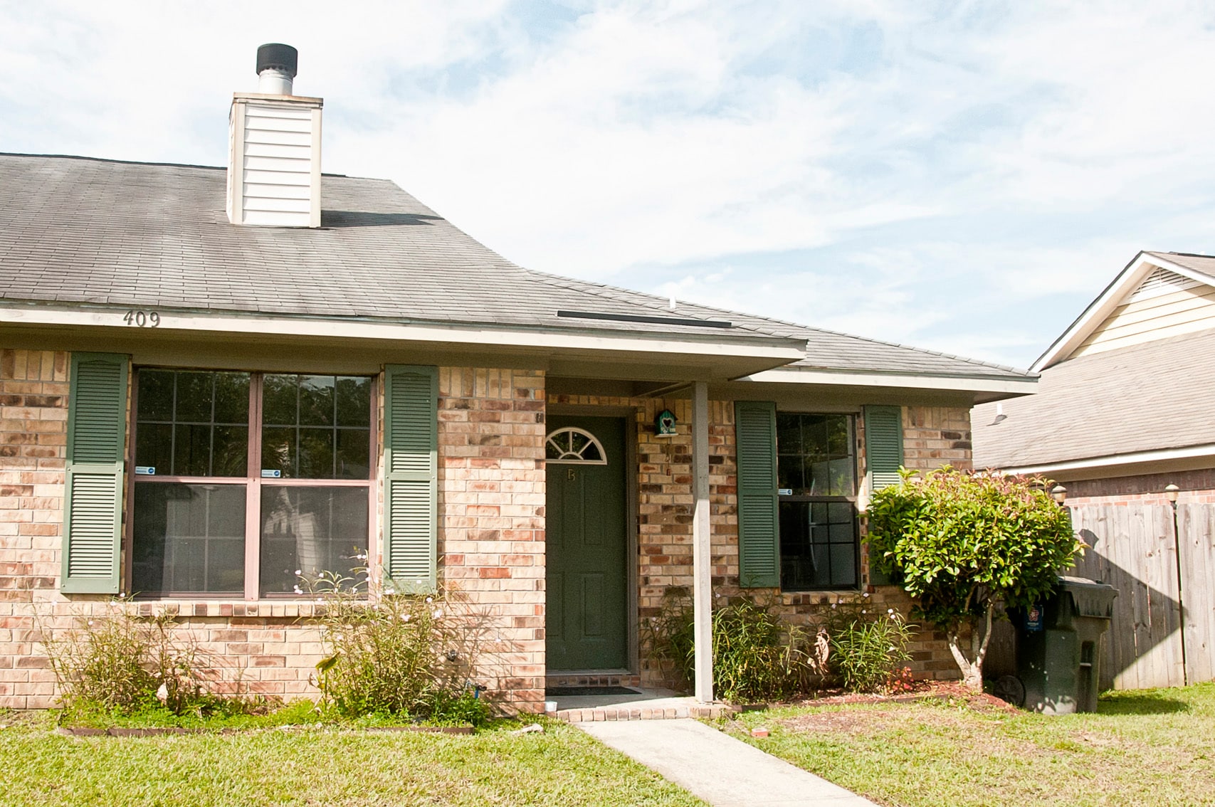 Front entrance - 409 Erskine St