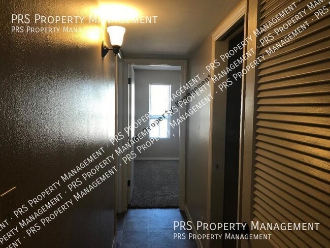 Building Photo - 512 W Malibu Dr