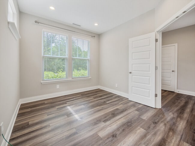 Building Photo - 14275 Larson Dr