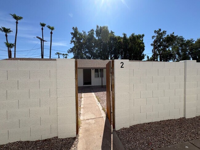 Building Photo - 817 S Melody Ln